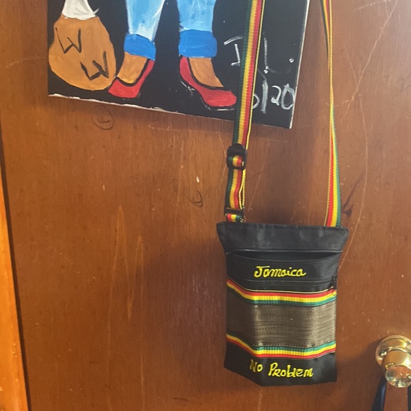 SHOULDER PURSE FROM JAMAICA - Picture 2 of 2